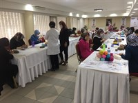 ÇOCUKLAR GELECEĞİMİZ isimli proje kapsamındaki etkinliklerden Bez Bebek kursu POLED Başkanımız Melek TAŞ Hanımefendinin de katıldığı açılış programı ile başladı.